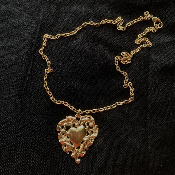 Vintage gold toned heart necklace - Picture 3 of 4
